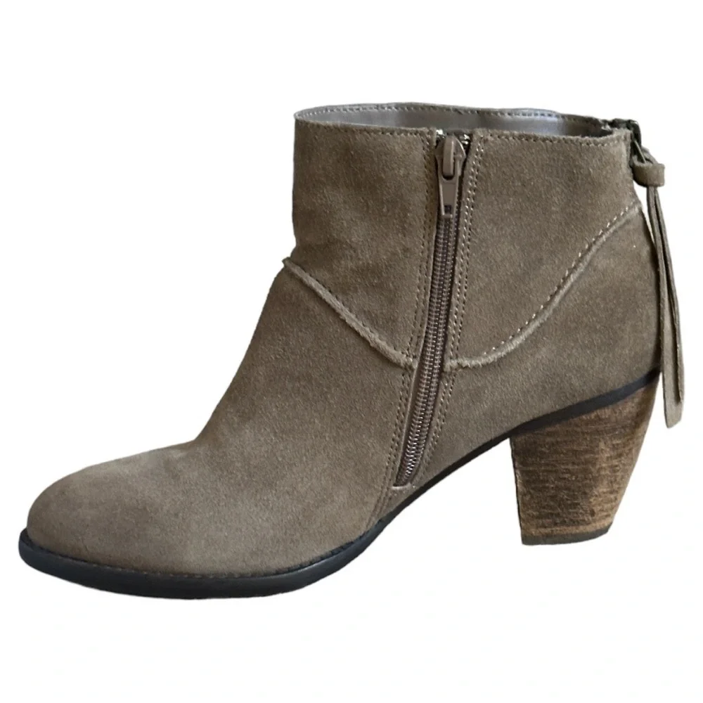 Steve Madden Milaan Tan Suede 8 Classic Ankle Booties Taupe Burnished Toe